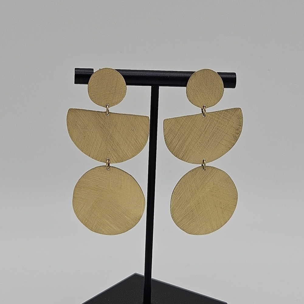 brushed gold tone tiered geometric dangle earrings